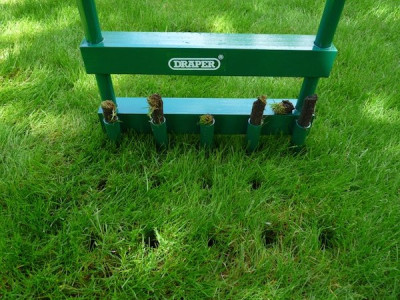 Aerateur-carroteur-gazon-DRAPER.jpg