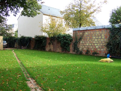allée pietionne engazonnée.JPG
