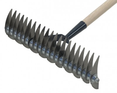rateau scarificateur.jpg