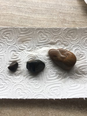 3 pissenlits enlevés, 3 cailloux !!!